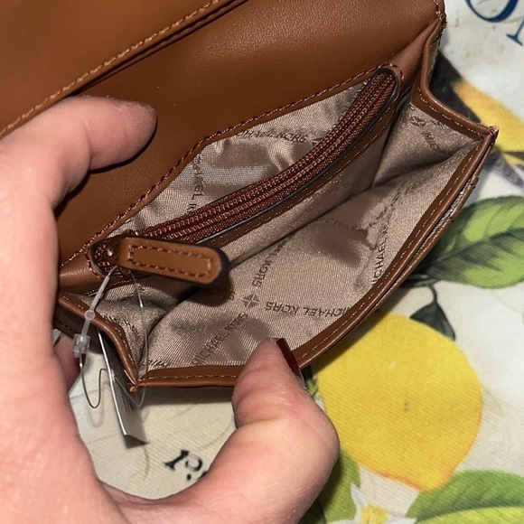 Brand New Michael Kors Brown Luggage Logo Medium Slim Bifold Snap Close Wallet - Picture 12 of 16